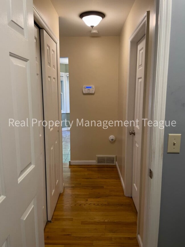 Building Photo - Beautiful Single Family Home