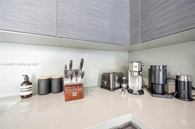 Building Photo - 1080 Brickell Ave