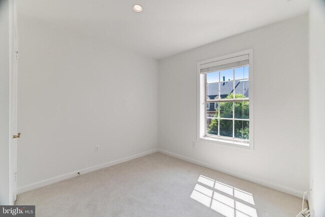 Building Photo - 1412 McLean Mews Ct