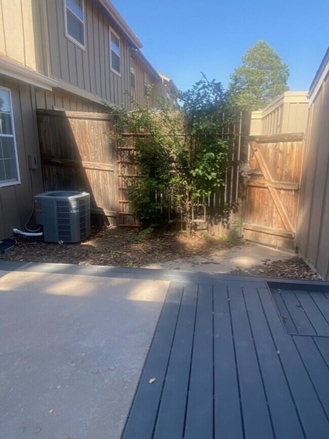 Building Photo - Call this gorgeous townhome yours! 2 master bedrooms with detached 2 car garage in Cherry Creek M...