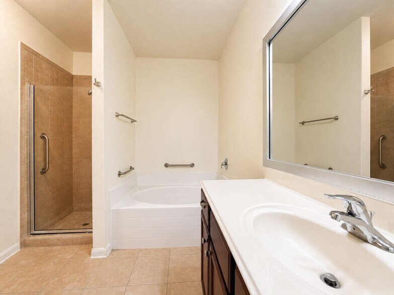 Building Photo - 8739 Leclaire Meadow Dr