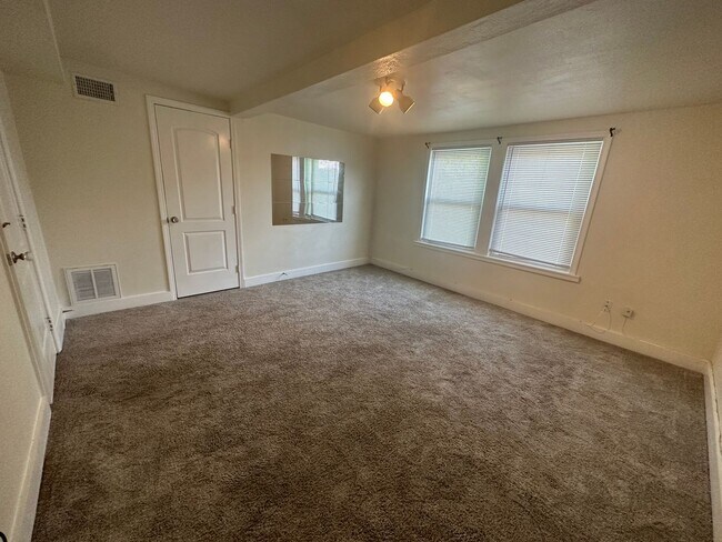 Building Photo - 425 Louisiana Ave