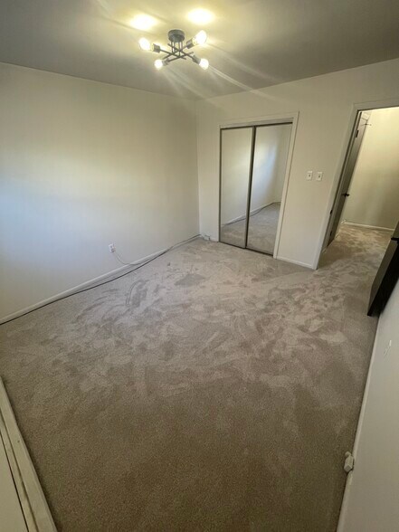 Building Photo - 2539 Jenkintown Rd