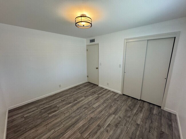Building Photo - Beautifully Updated  2 Bed - 2 Bath Home in 55 Plus Community in Sunland Village - Mesa, AZ