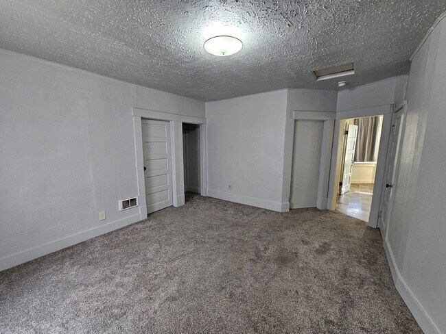 Building Photo - 2004 Adams Ave