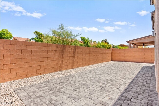 Building Photo - 5606 Spring Trellis St