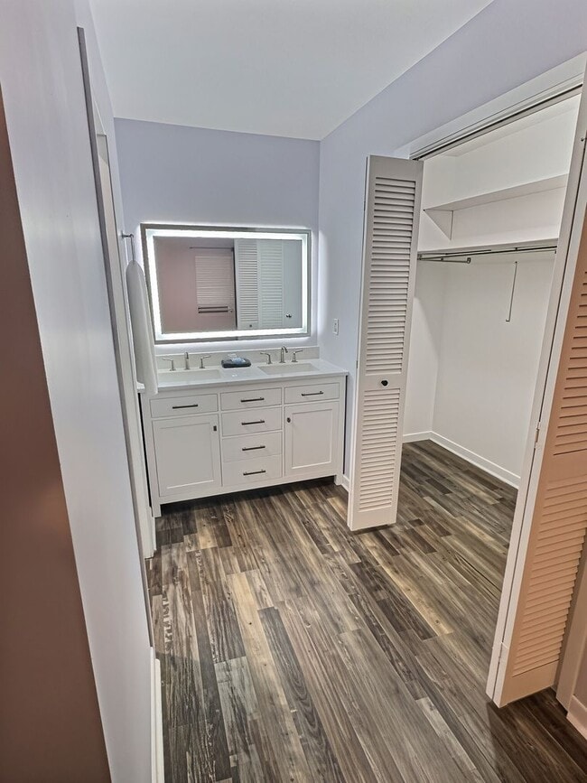 Building Photo - Spacious 3/2 Living in the Heart of Ocean Springs