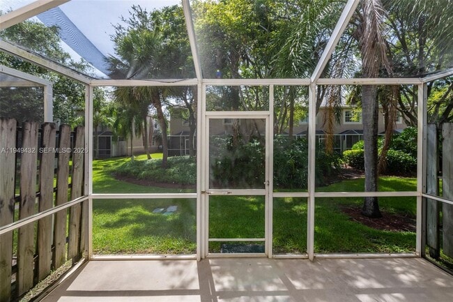 Building Photo - 1911 Madeira Dr