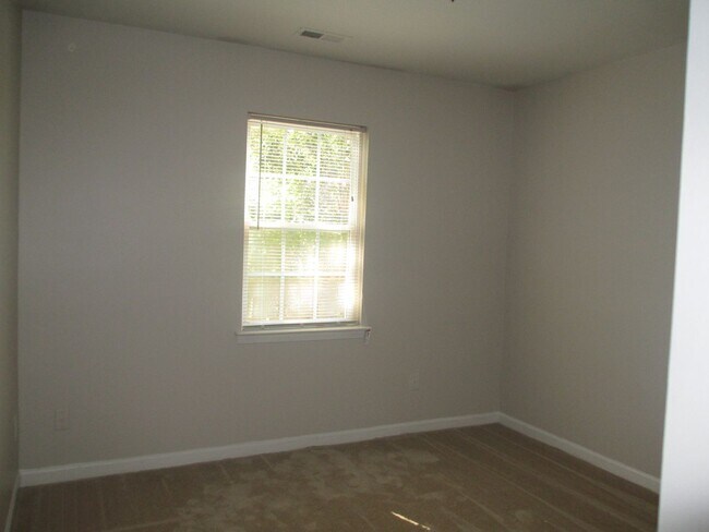 Building Photo - Ranch home minutes from uptown Charlotte