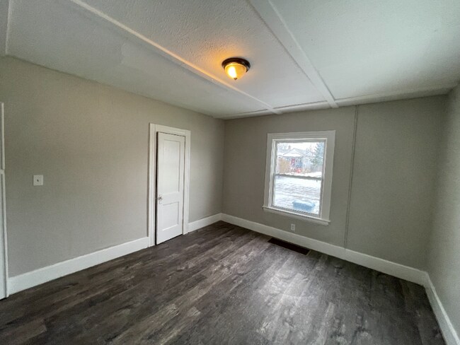 Building Photo - 1322 Brownell Ave