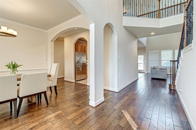 Building Photo - 9915 St Romain Dr