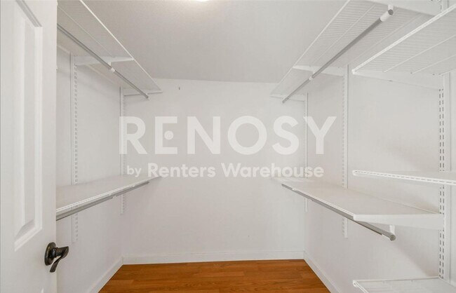Building Photo - Modern Comfort and a Garage in Prime Aurora Location