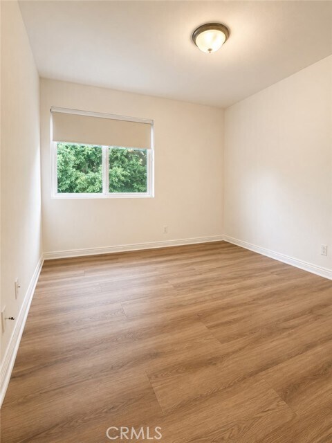 Building Photo - 10636 Woodley Ave
