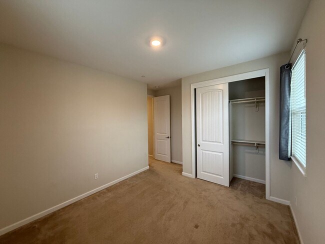 Building Photo - 2021 built two story in Oakdale!