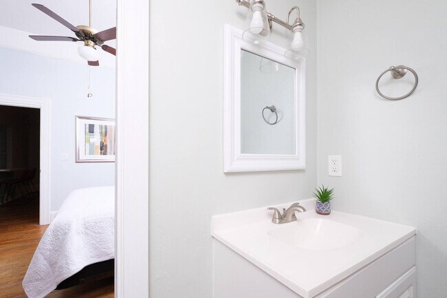 Building Photo - 240 SW 3rd St