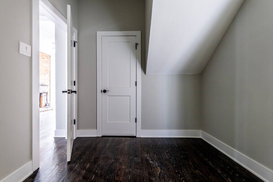 Building Photo - 1435 N Washtenaw Ave