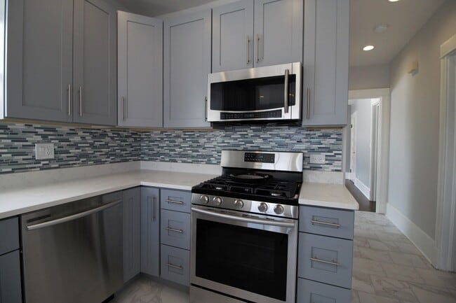 Building Photo - 4807 N Paulina St