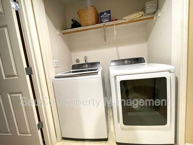 Building Photo - 6007 NE Alder St