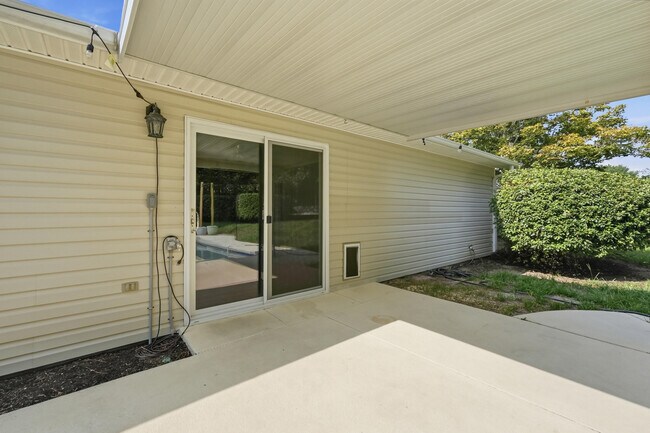 Building Photo - 1243 Jefferyscot Dr
