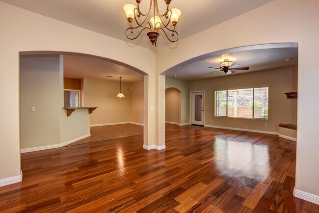 Building Photo - Beautiful home near Willow Lake!