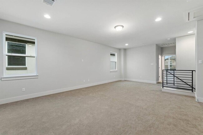 Building Photo - 1328 Westborough Ln