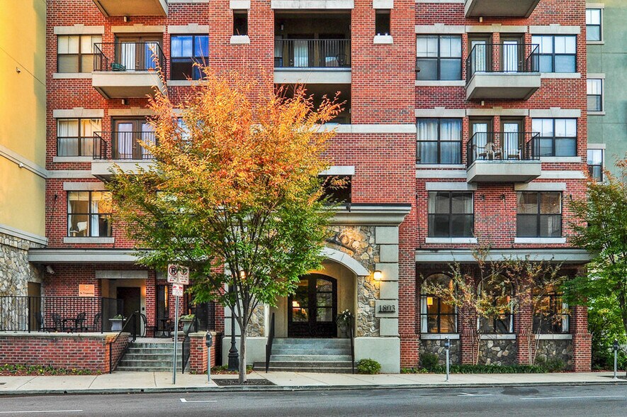 Front of Building. Our balcony is on the 5th floor center of building - 1803 Broadway