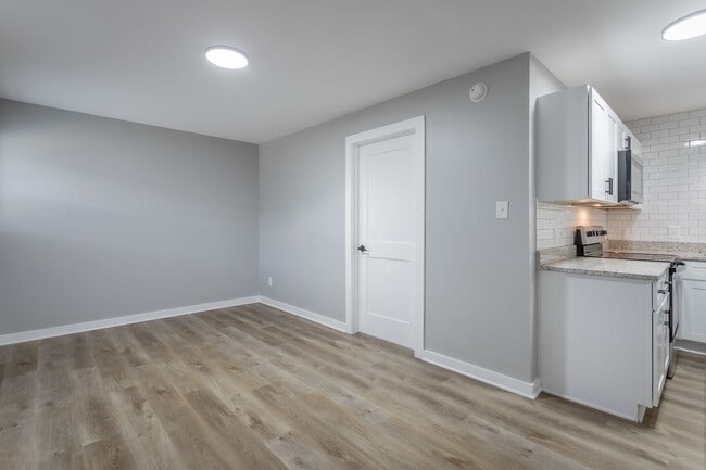 Building Photo - Move in by January 15 and receive $500 off your move-in costs. Limited-time offer—schedule your t...