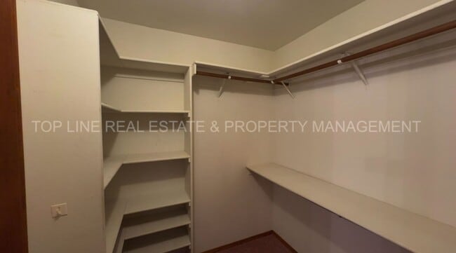 Building Photo - Beautiful Country Custom Home For Rent in Corcoran!