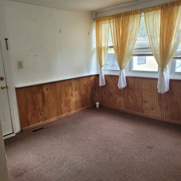 Den/Bedroom - 236 Owego St