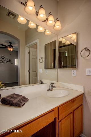 Building Photo - 934 E Madeline Dr