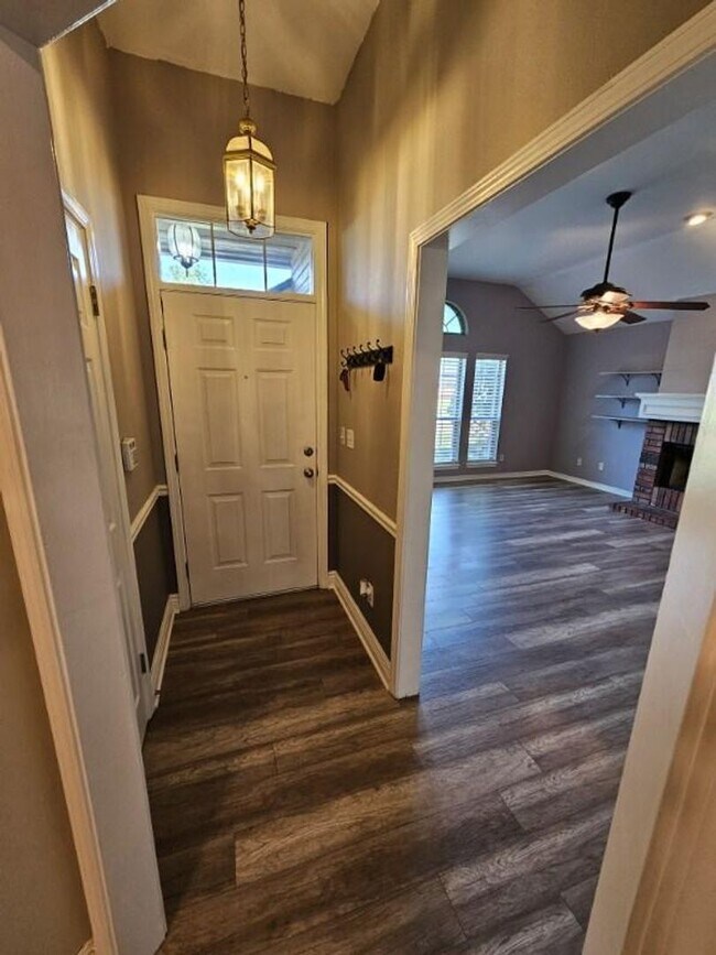 Building Photo - 5901 Pampus Ln