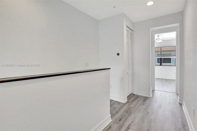 Building Photo - 11549 SW 13th Ct