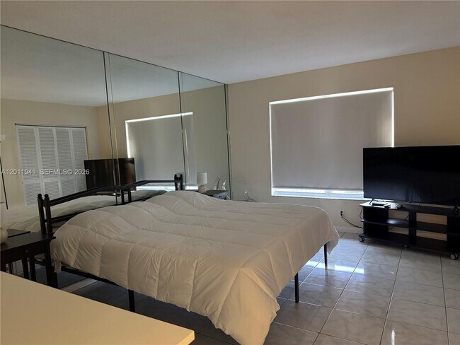 Building Photo - 11111 Biscayne Blvd