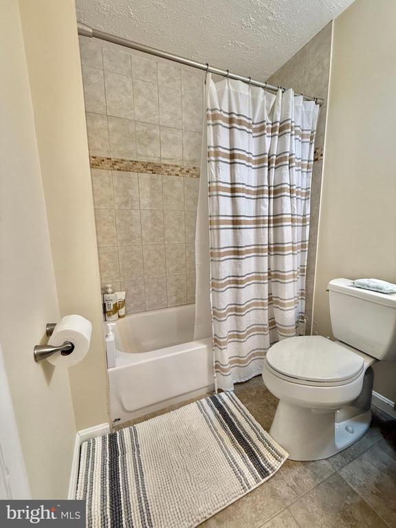 Building Photo - 5500 Woodlawn Manor Ct