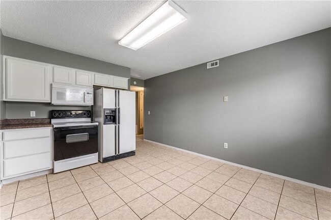 Building Photo - 2508 W Olrich St