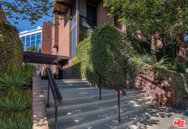 Building Photo - 1033 Carol Dr