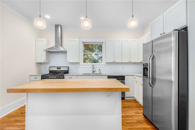 Building Photo - 288 Augusta Ave SE