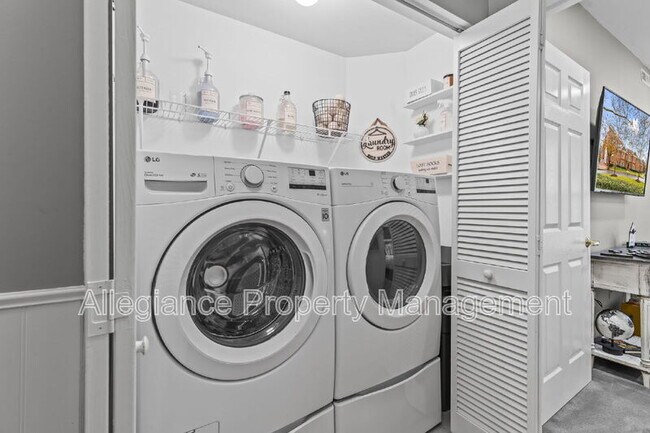 Building Photo - 5108 Donovan Dr