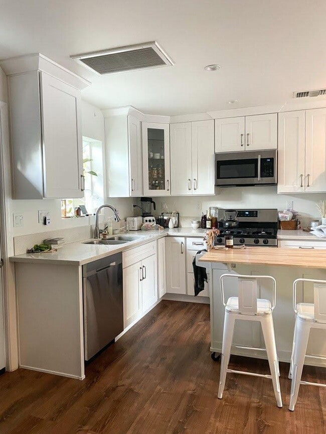 Kitchen - 6619 Daryn Dr