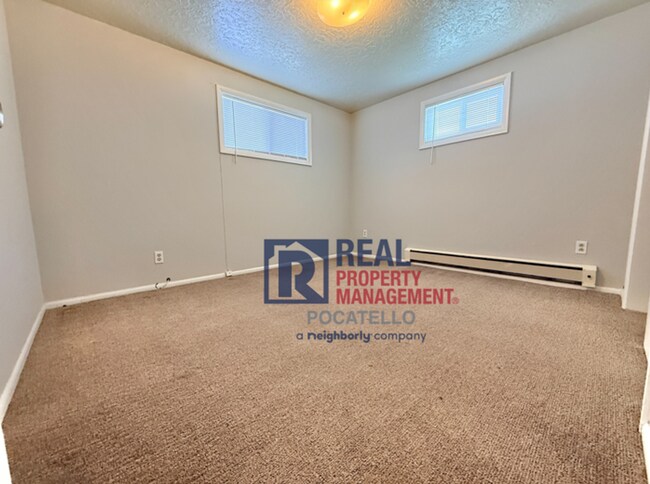 Building Photo - 1921 Monte Vista Dr