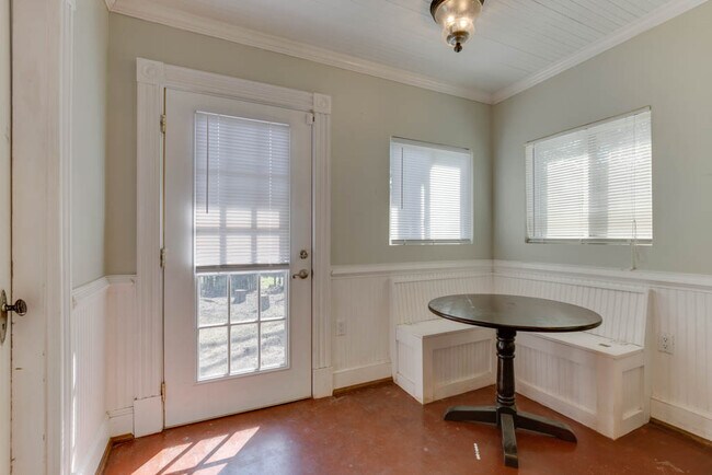 Building Photo - 1051 Naval Ave