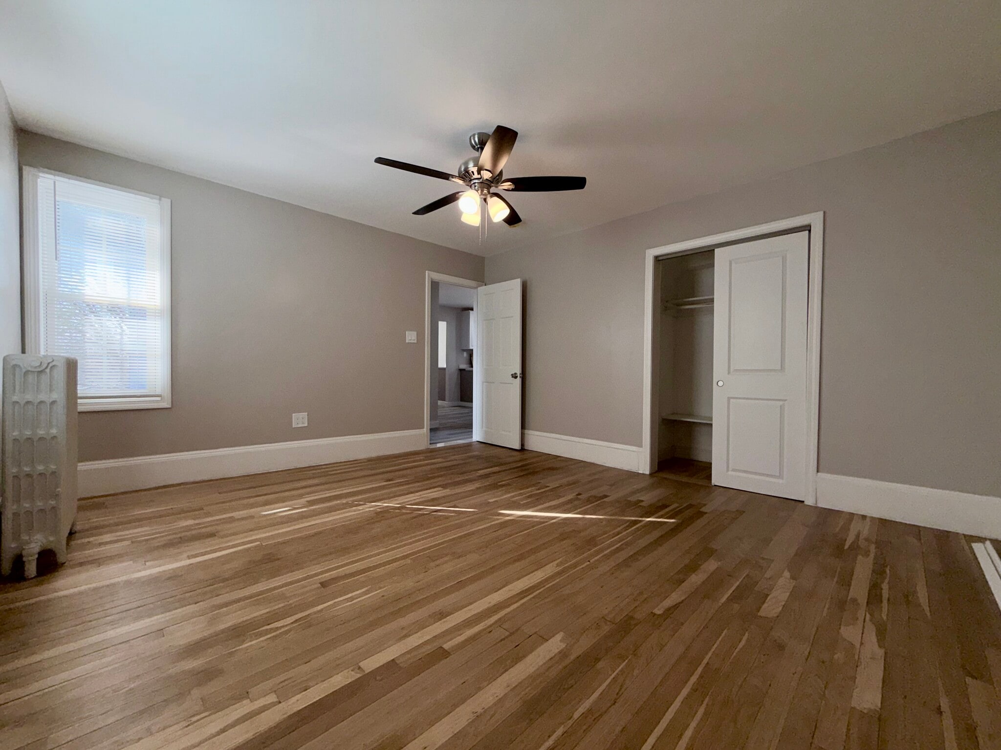 Building Photo - 13 Gladstone St