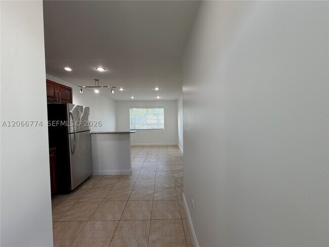 Building Photo - 5621 SW 36th St