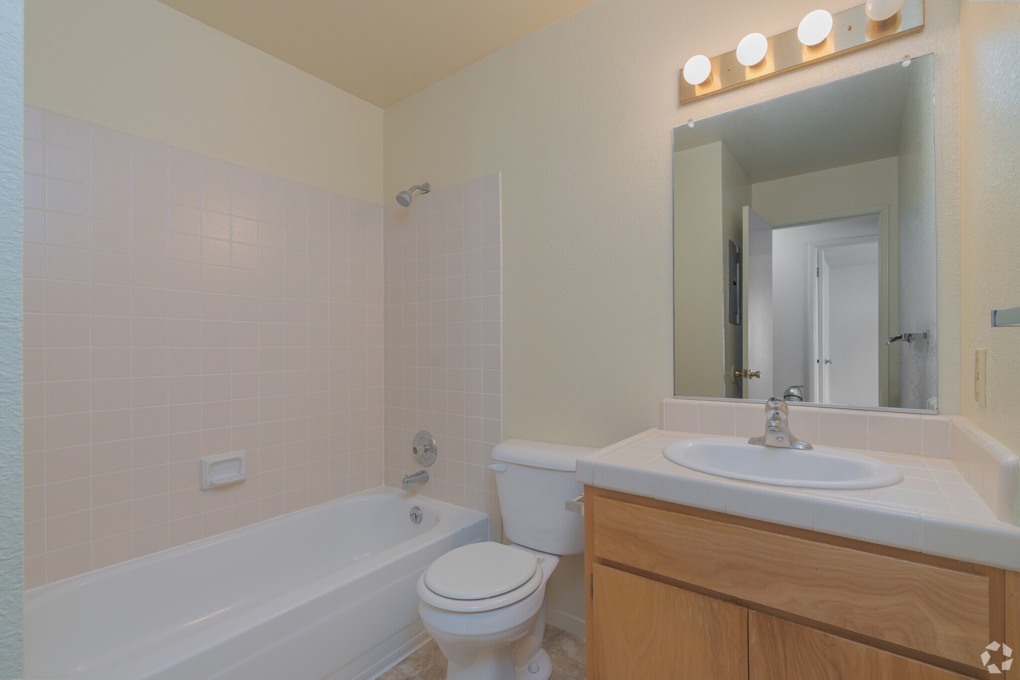 2BR, 2BA - 1250SF - Bathroom 1 - Gold Creek Village