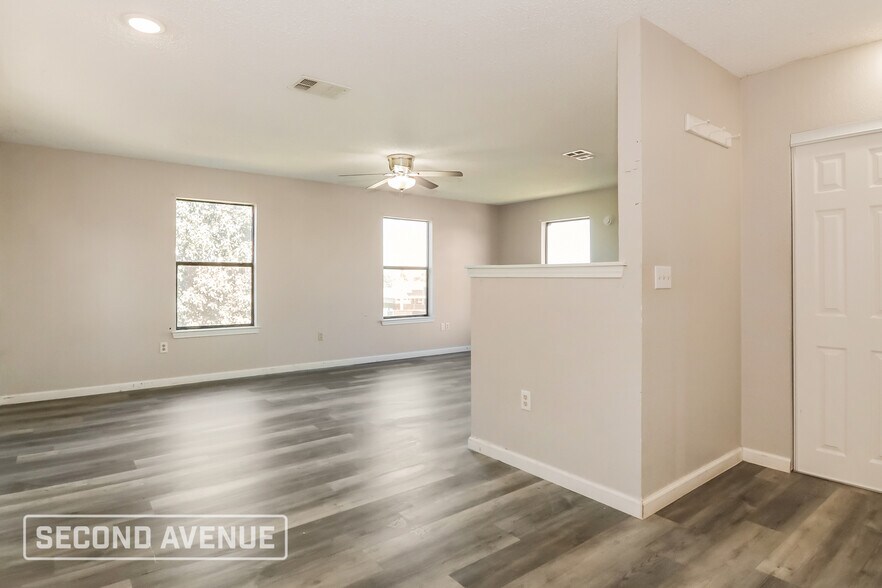 Building Photo - 622 Martingale Trail