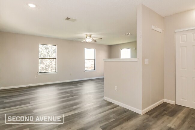 Building Photo - 622 Martingale Trail