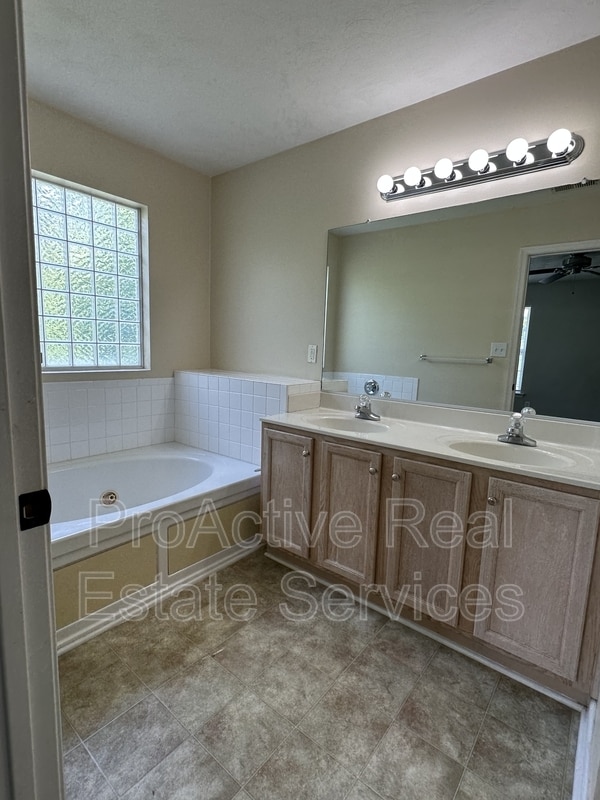 Building Photo - 5208 Pirata Pl