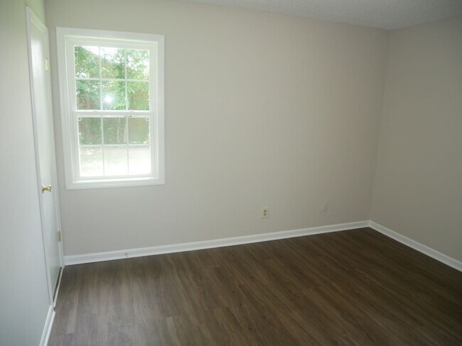 Building Photo - 2011 Coral Hills Dr