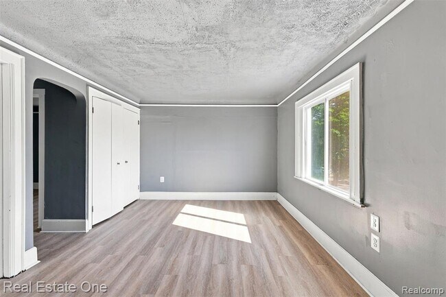 Building Photo - 15401 Littlefield St
