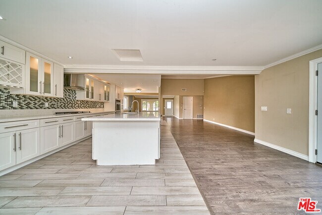 Building Photo - 2660 Conata St